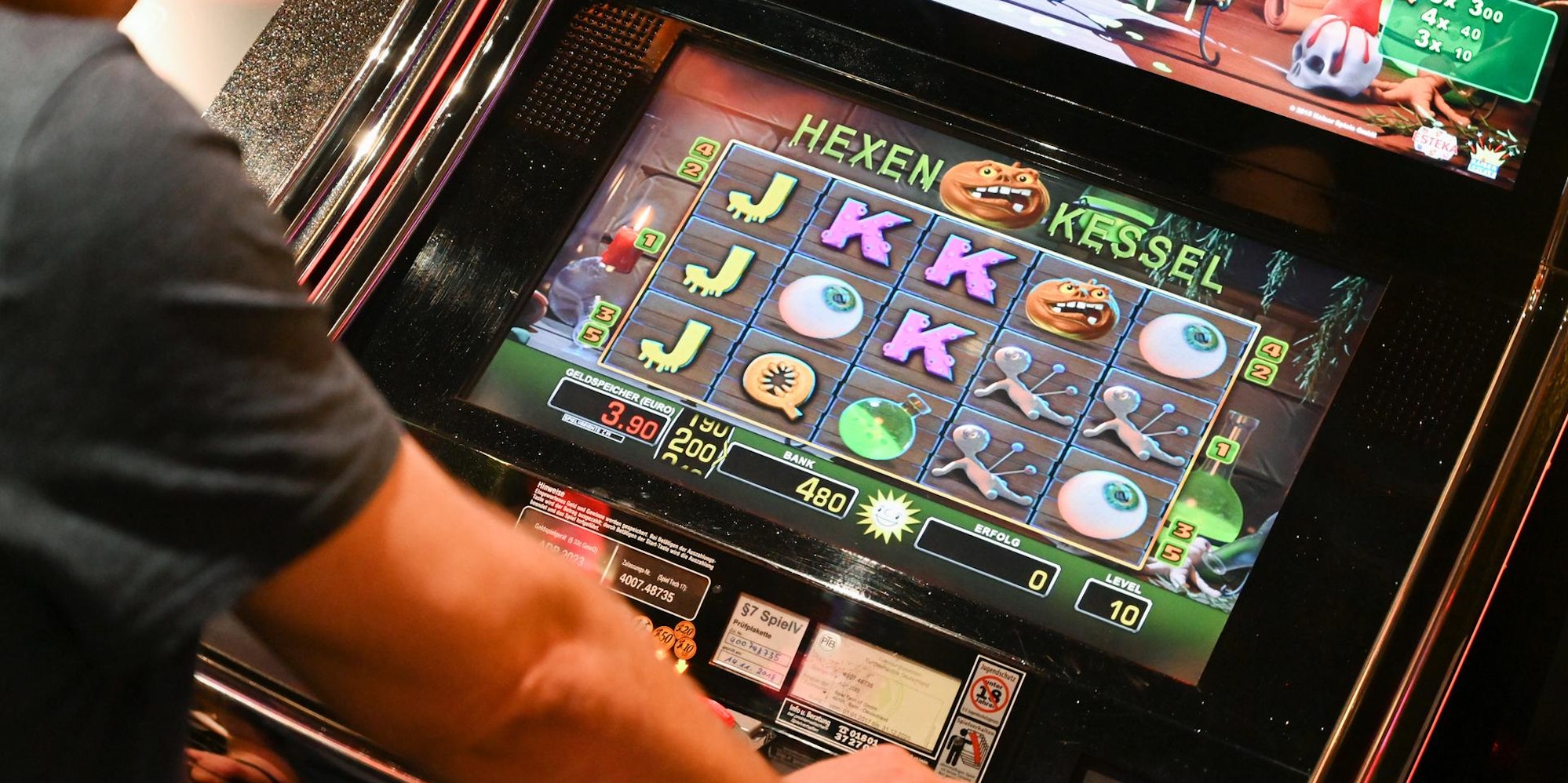 spielhalle_automat_dpa
