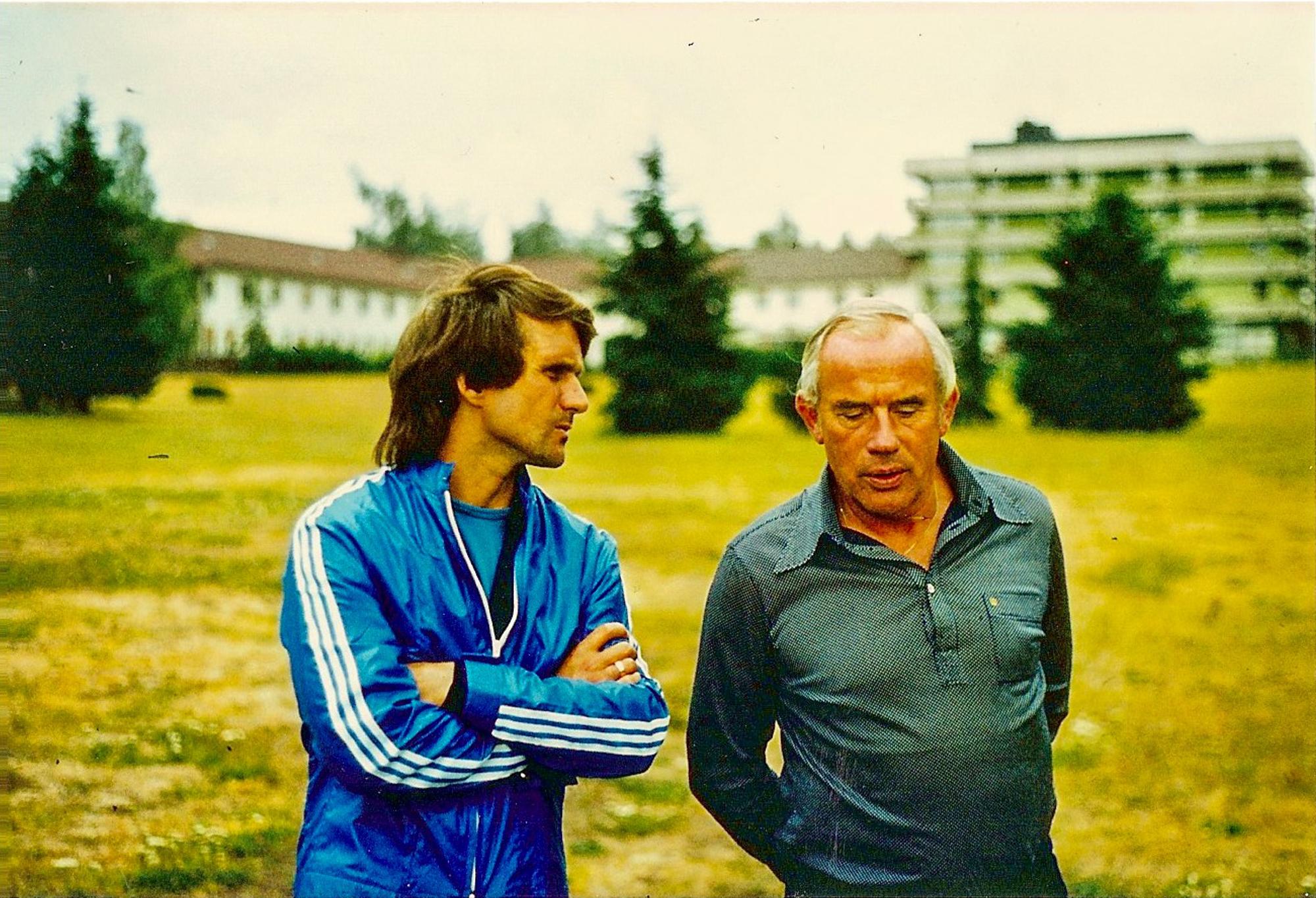 Wolfgang_Overath_und_Hennes_Weissweiler_1976