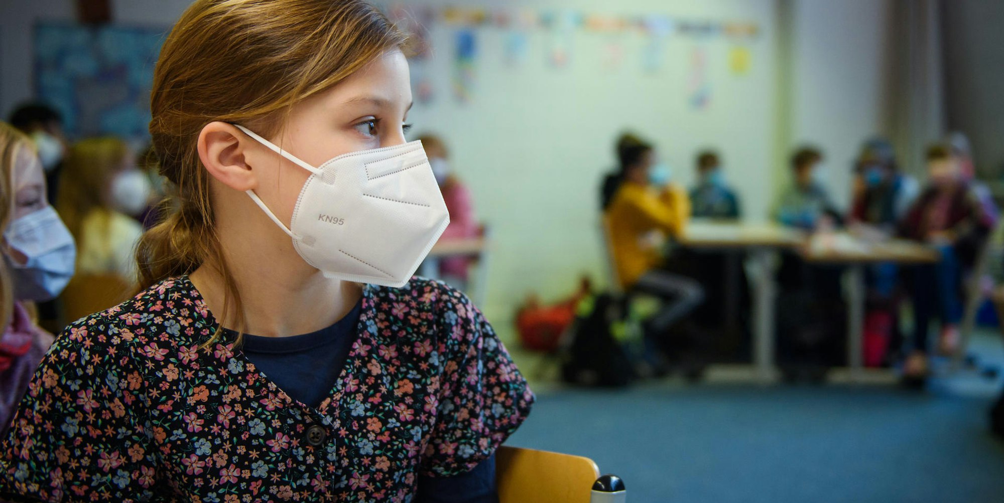 Mädchen Maske Schule