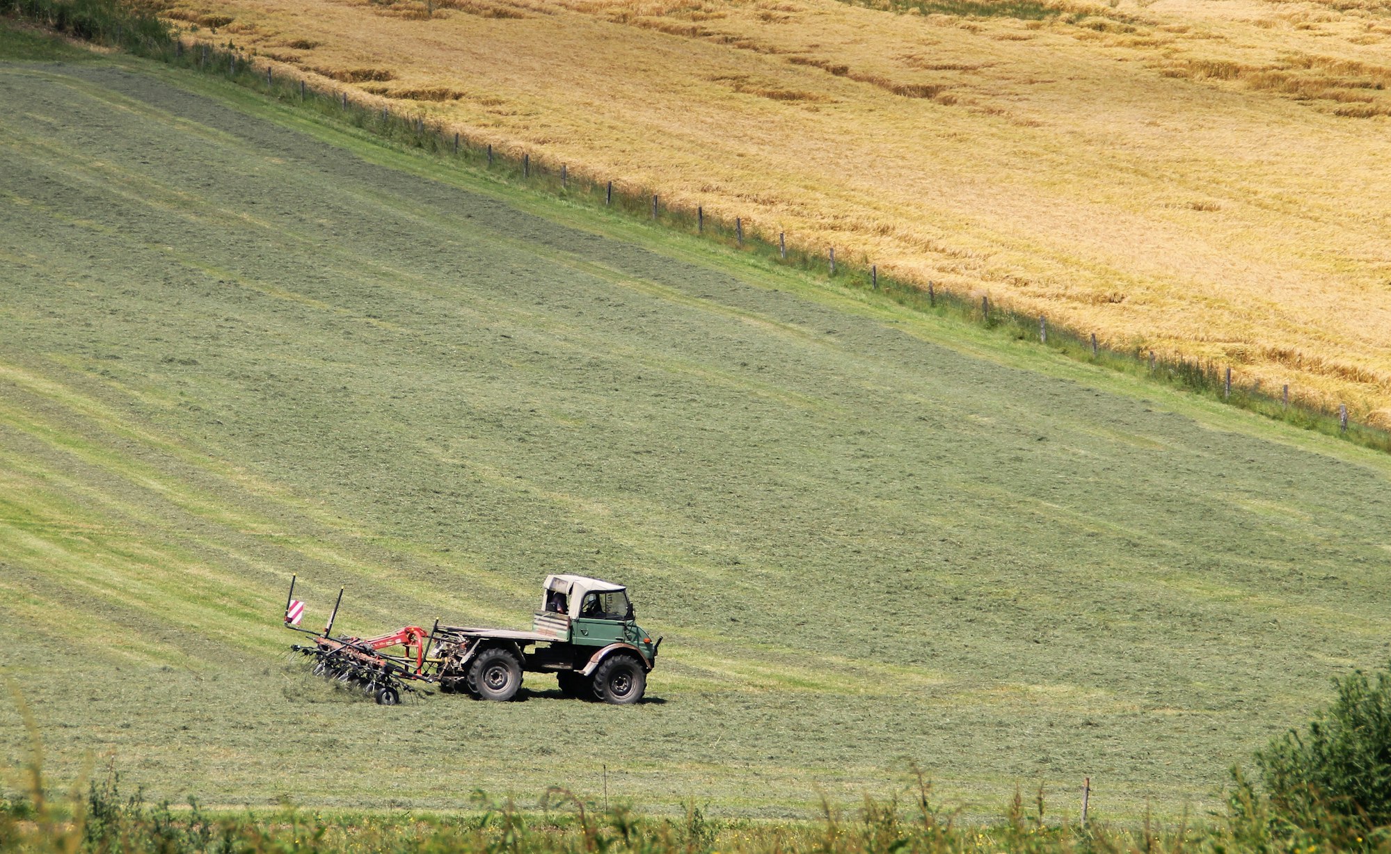 Bauernhof Feld 656290_original_R_K_by_Petra Dirscherl_pixelio.de