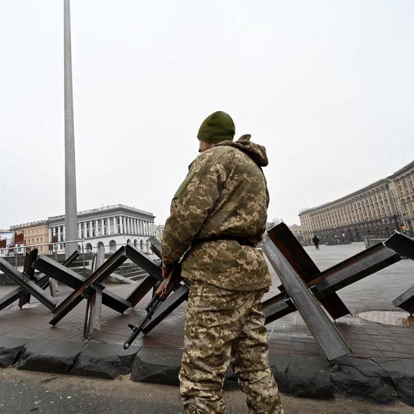 Soldat Kiew Panzersperre