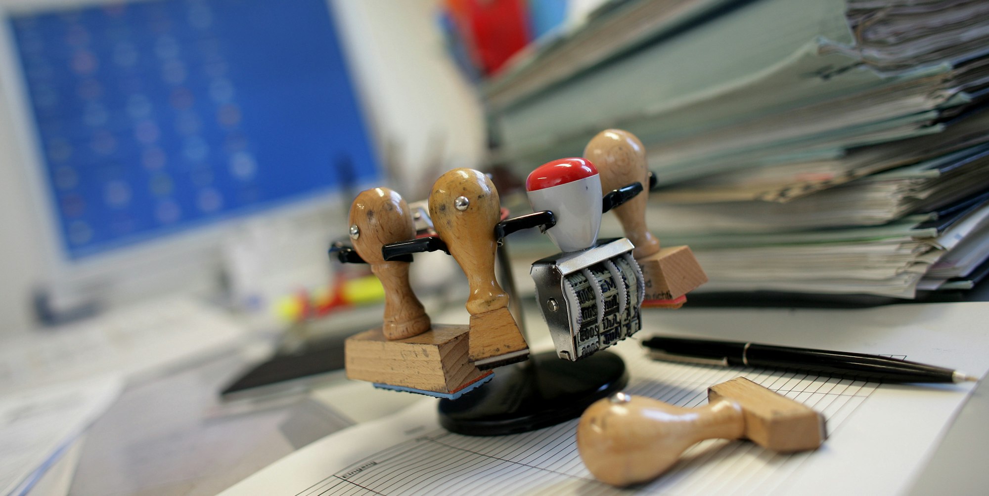 Symbolbild_Behoerde_dpa