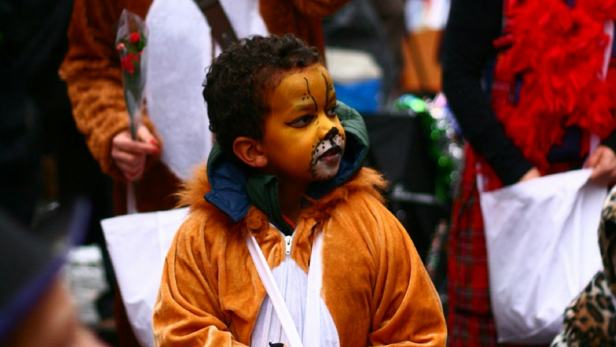 Kleiner und großer Löwe beim Südstadtzug.