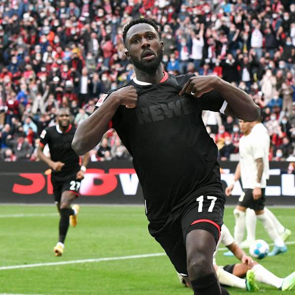 Kingsley Schindler jubelt nach seinem Siegtor für den FC im März 2022 in Leverkusen.