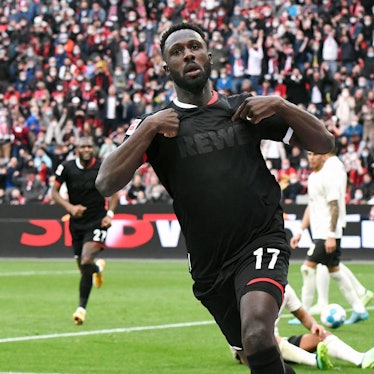 Kingsley Schindler jubelt nach seinem Siegtor für den FC im März 2022 in Leverkusen.