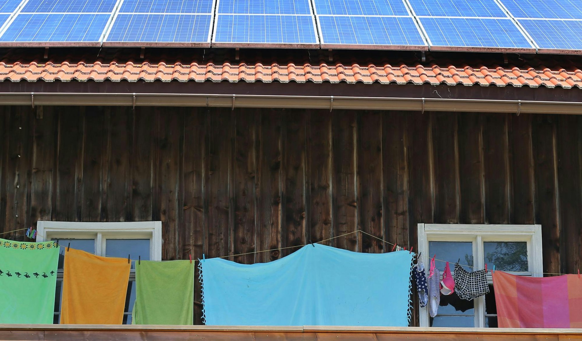 Wäsche_trocknet_auf_dem_Balkon