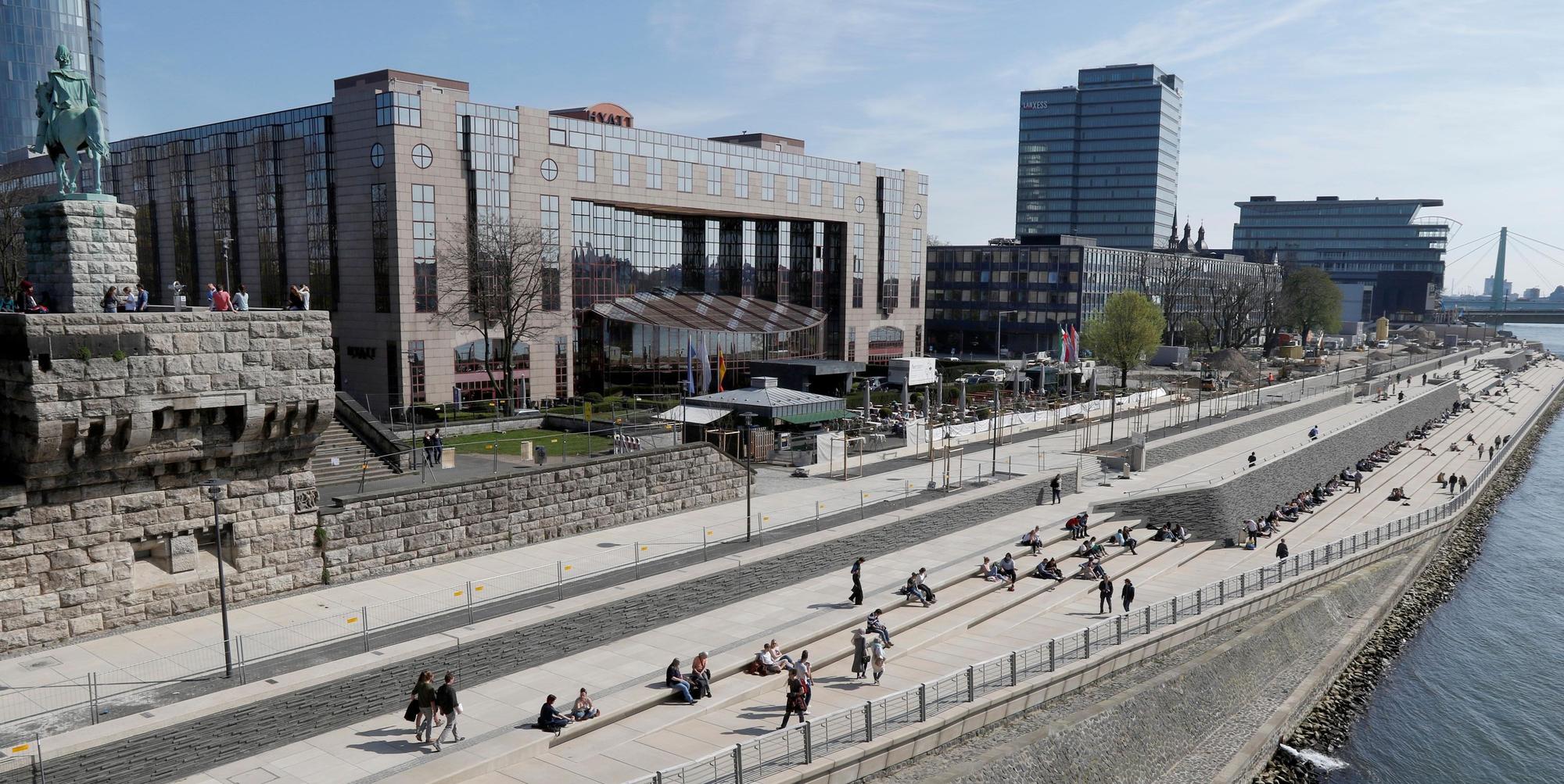 110416rheinboulevard01