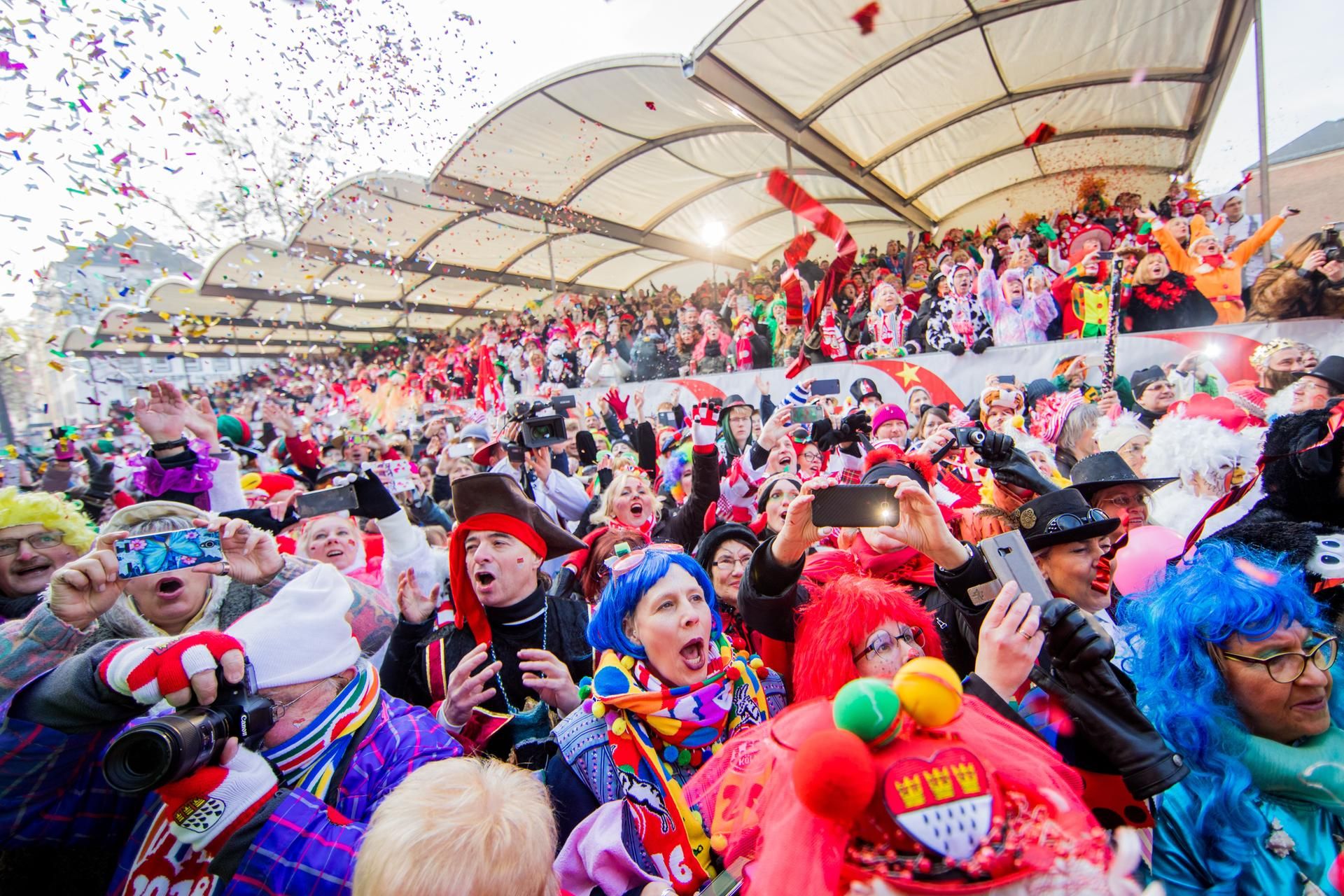 Weiberfastnacht auf dem Alten Markt