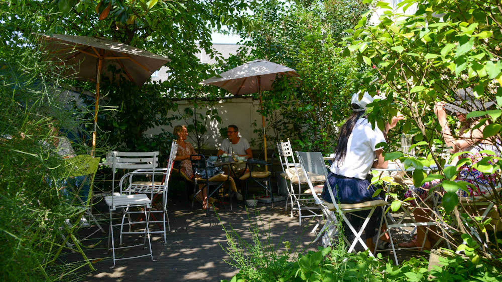 Die Terrasse vom Café Kogi in Köln.