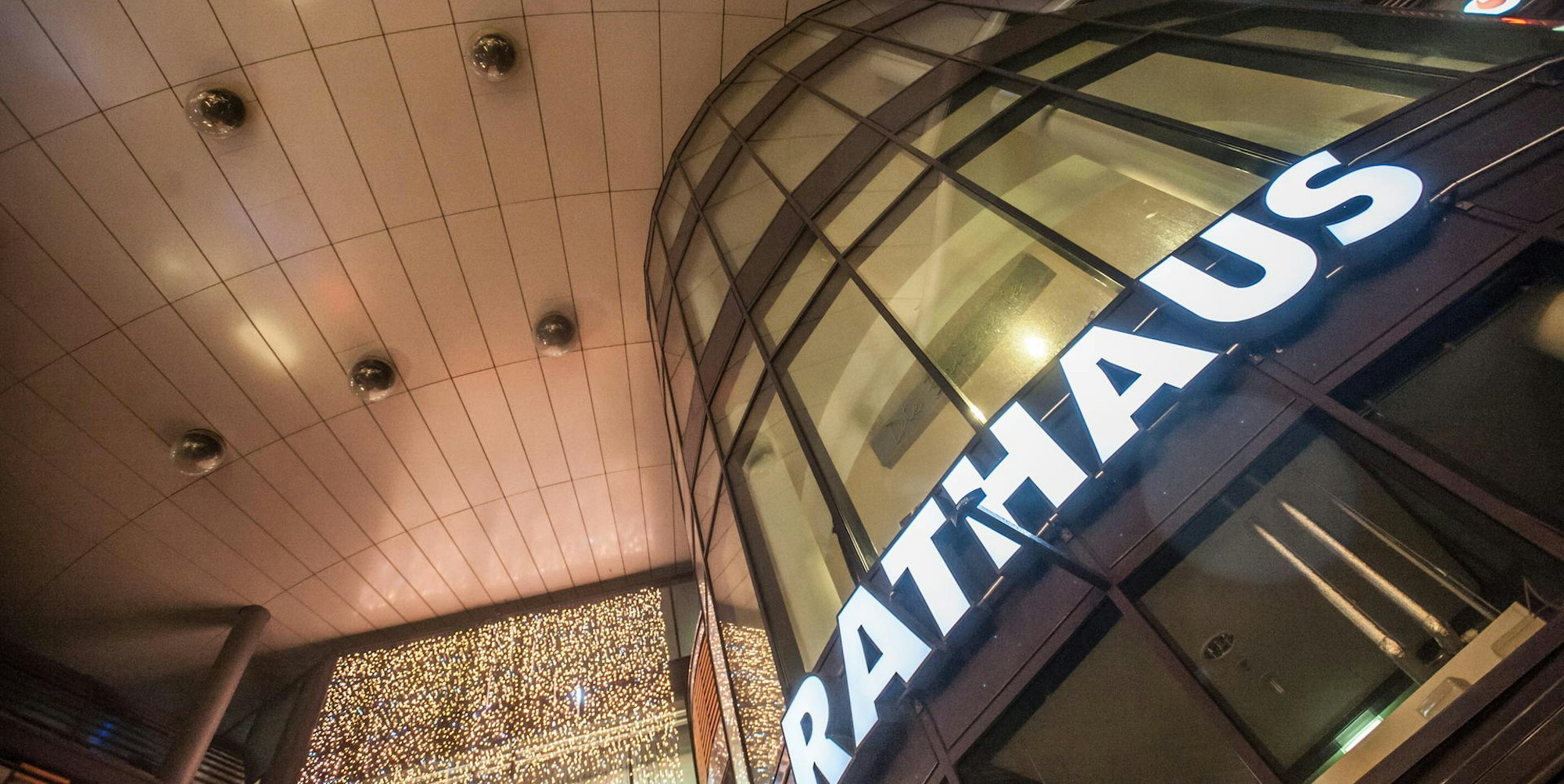 Rathaus Leverkusen Eingang Symbolbild