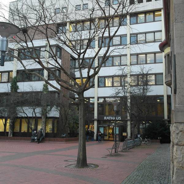 RathausFrechen2