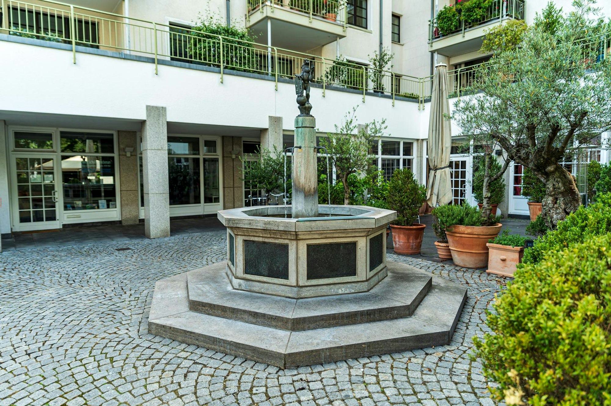 20200713-ARO-StrassePlatzBrunnen-6