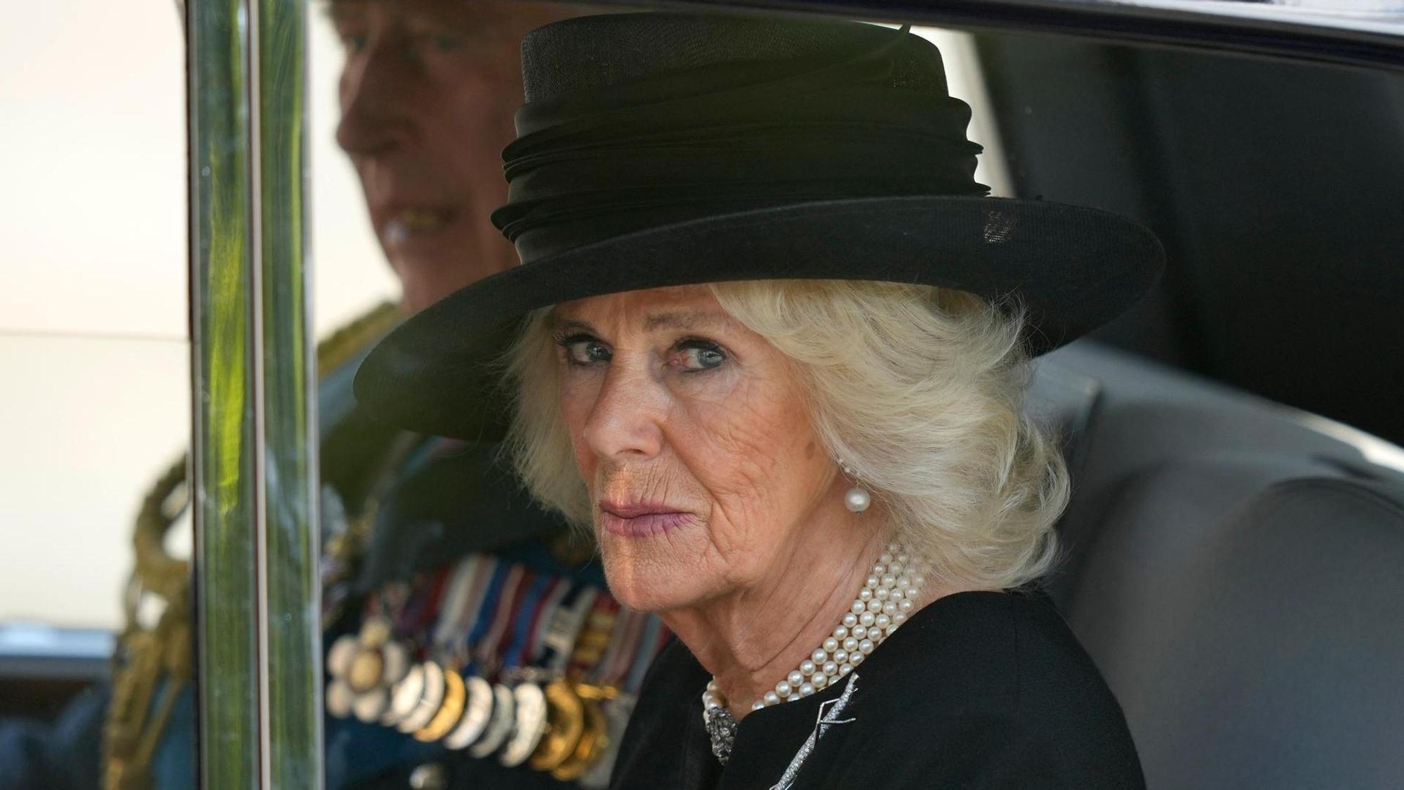 Camilla bei Trauerfeier