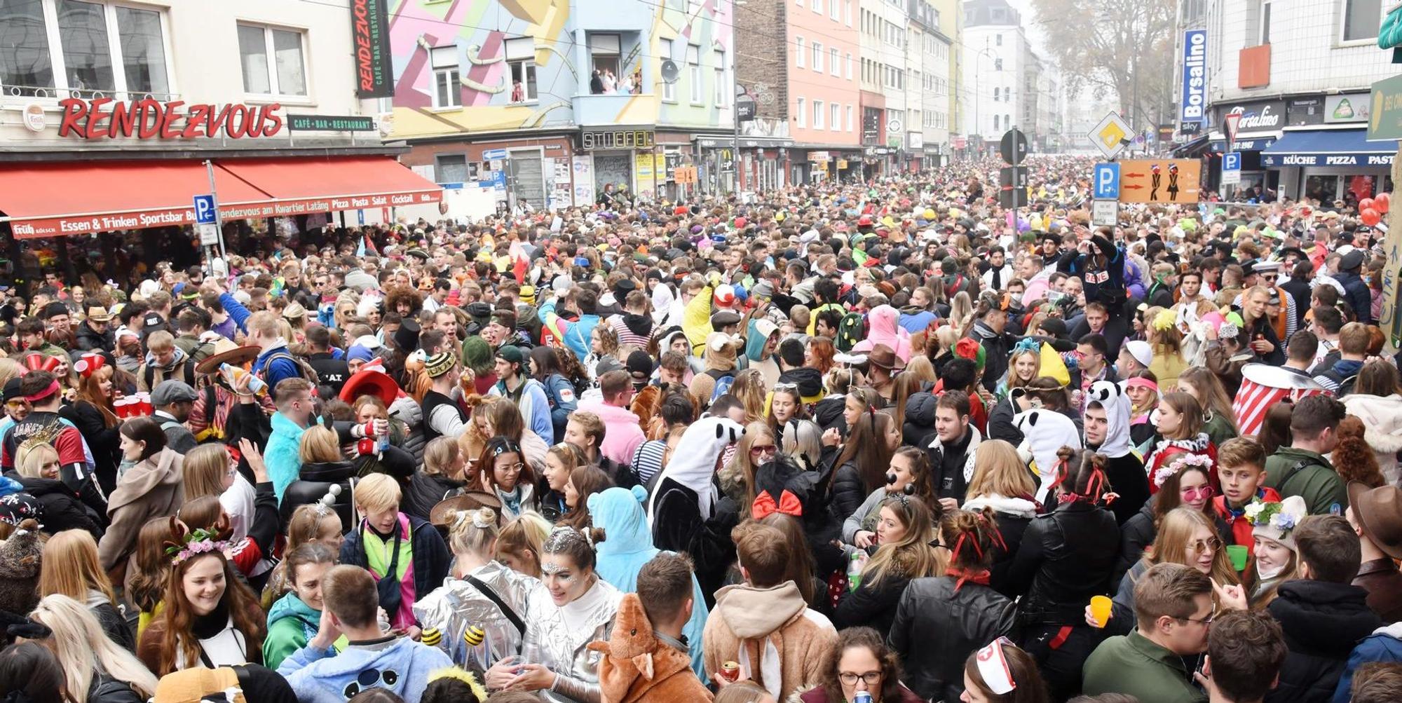 Feiernde Zülpicher Straße