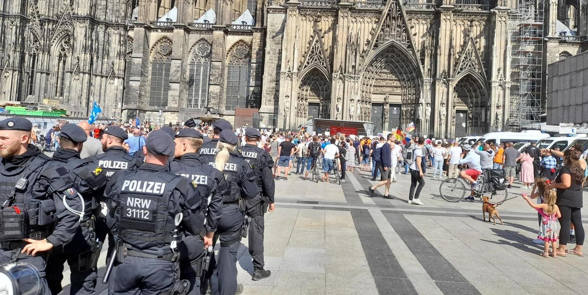 Pro-russische Demo Dom Kreikebaum 1
