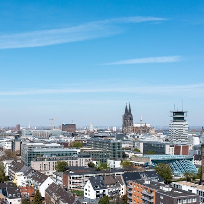 Luftaufnahme auf Köln mit dem Dom
