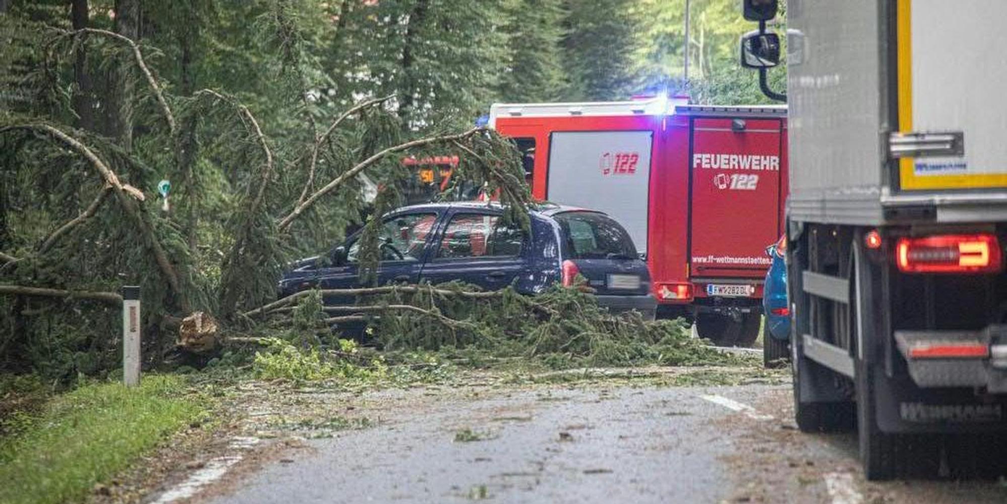 Unwetter Österreich dpa 190822
