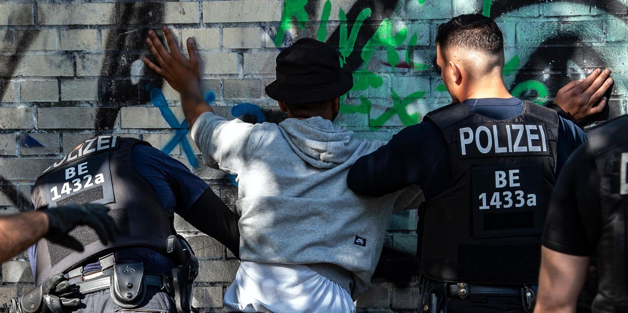 Polizei schwarzer Verdächtiger