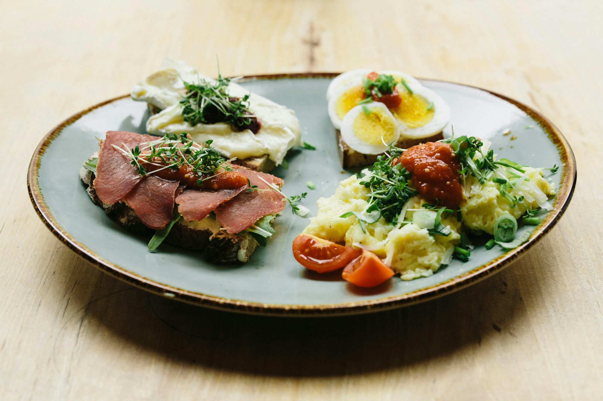 Lieblingsor Südstadt _Geschnitten_Brot- Teller