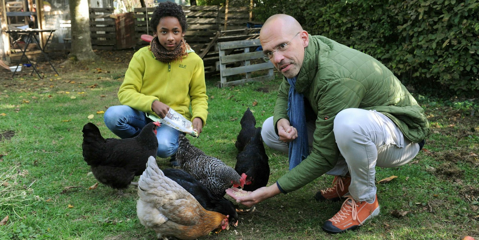 Dirk Gratzel hat mehrere Hühner.
