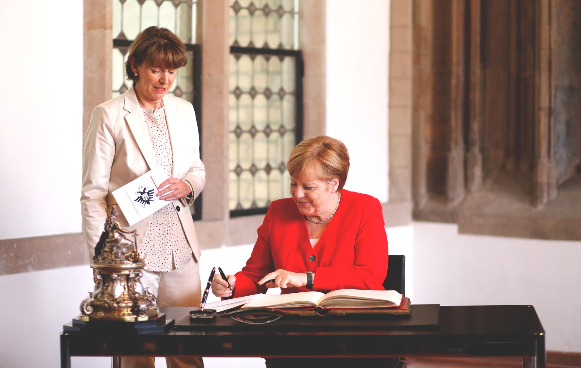Merkel bei Reker 1