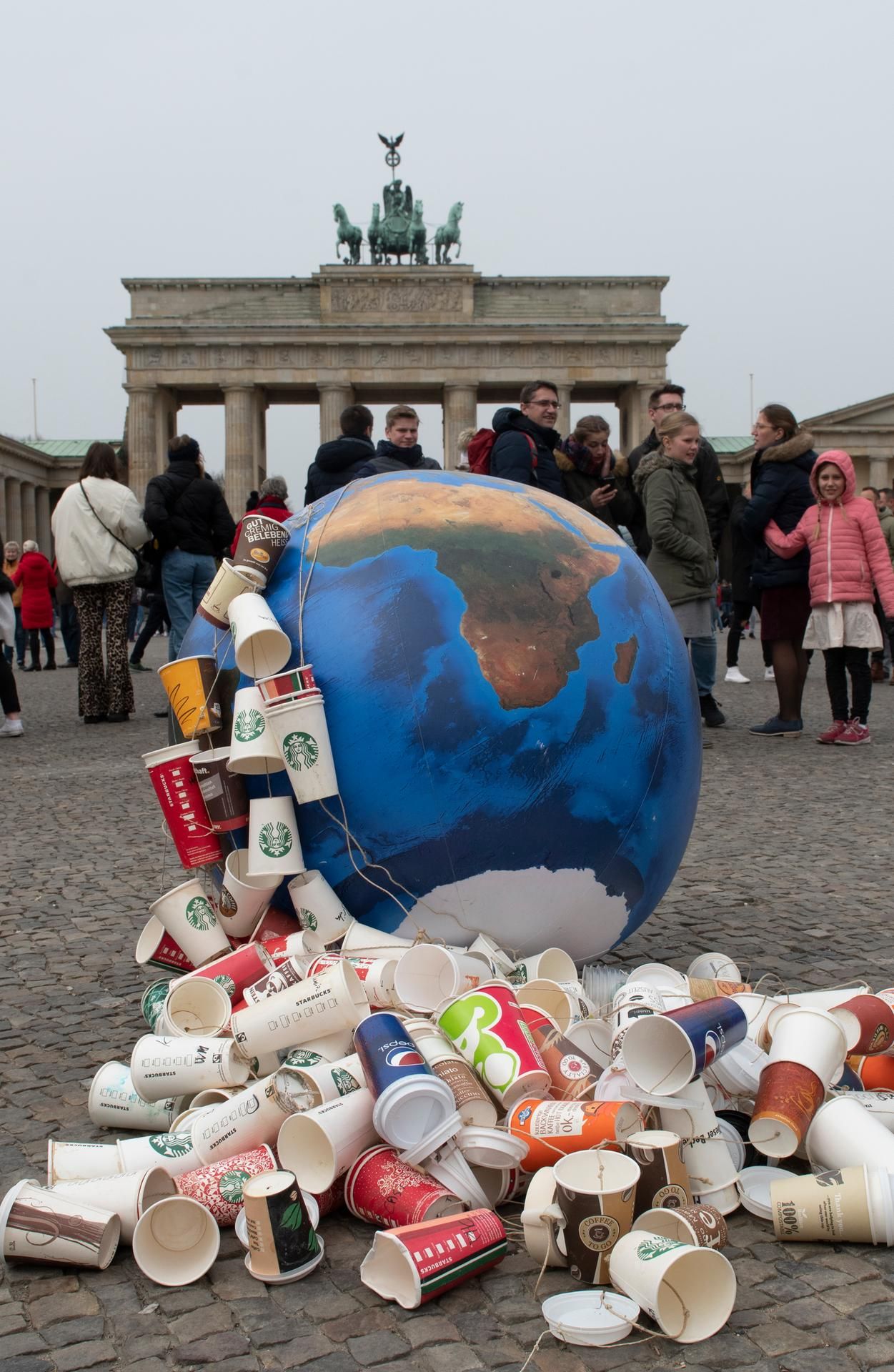 Plastikbecher Protest Berlin