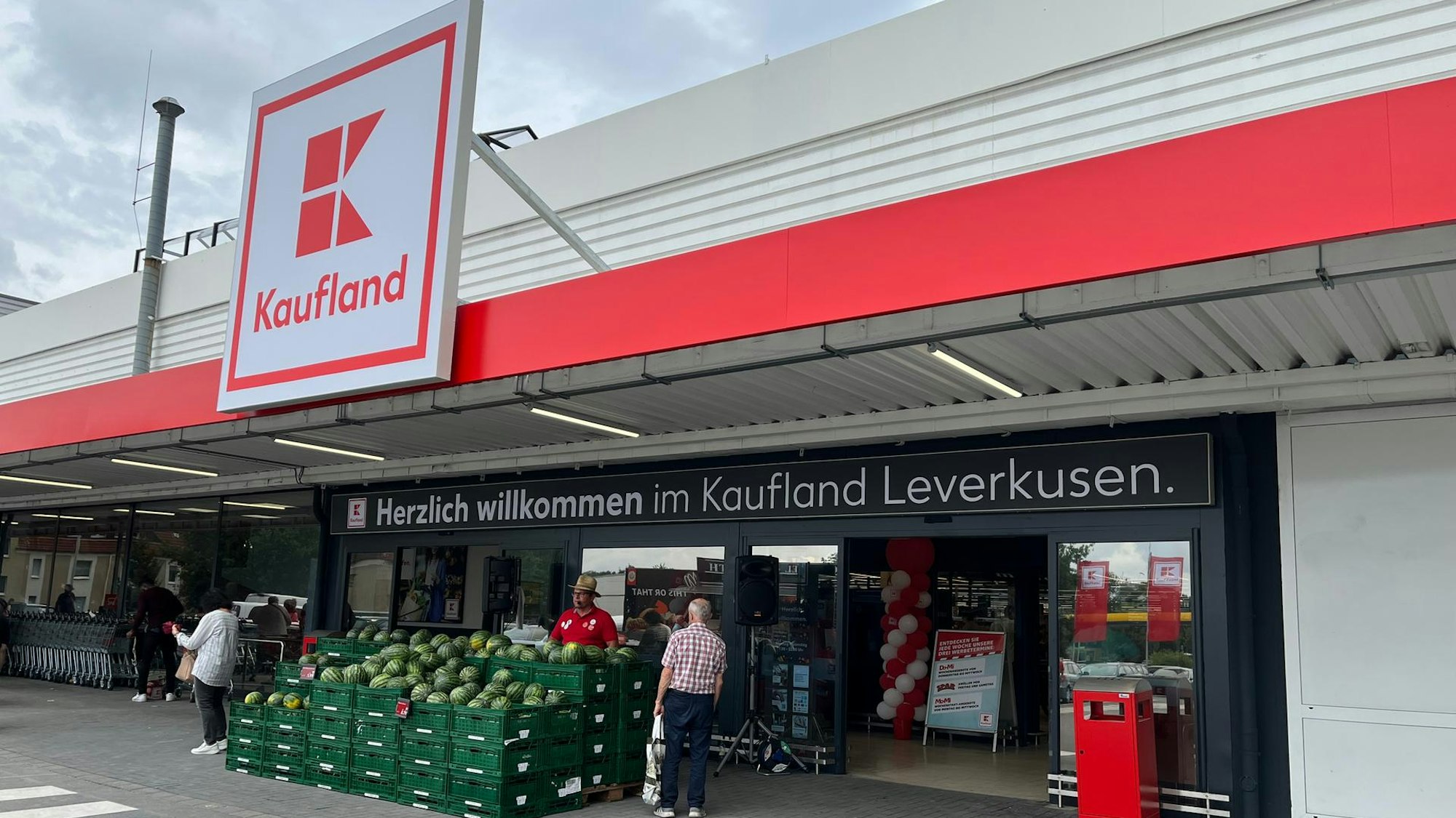 Kaufland hat im Juli 2022 in Leverkusen im ehemaligen Real-Markt eröffnet.
