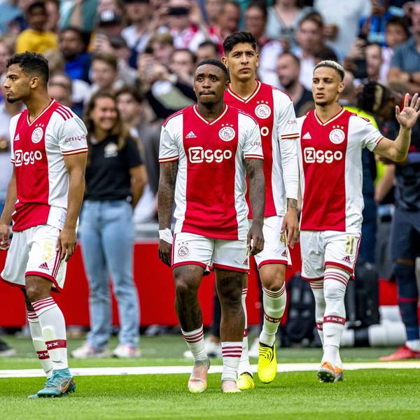 Ajax Profis auf dem Rasen