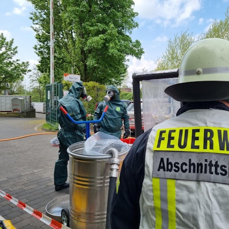Gefahrgut_Feuerwehr Leverkusen 2022 04 25 (5)