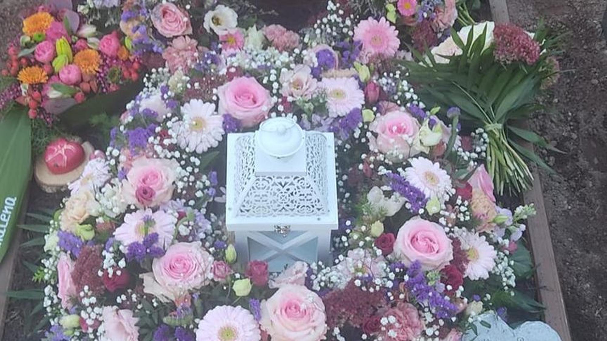 Das Grab auf dem Friedhof in Dernau