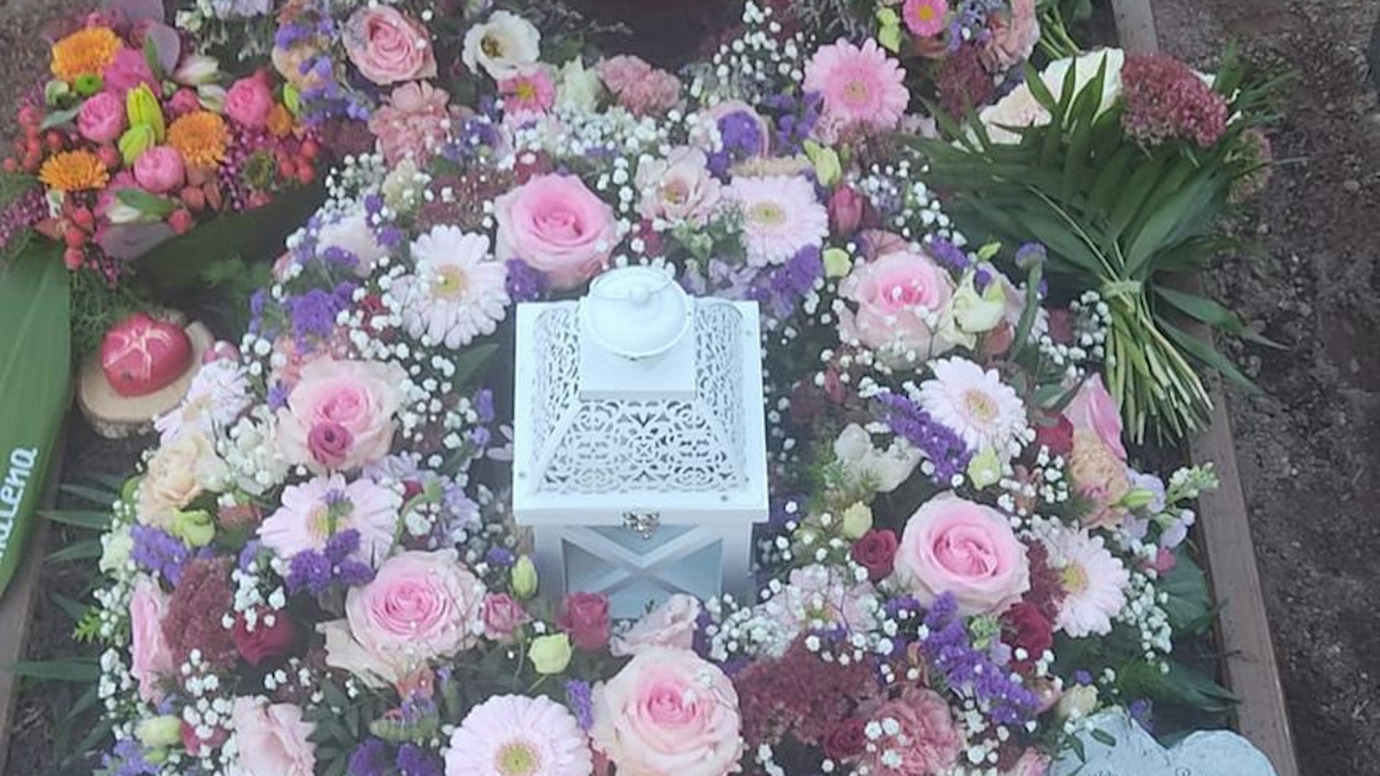 Das Grab auf dem Friedhof in Dernau