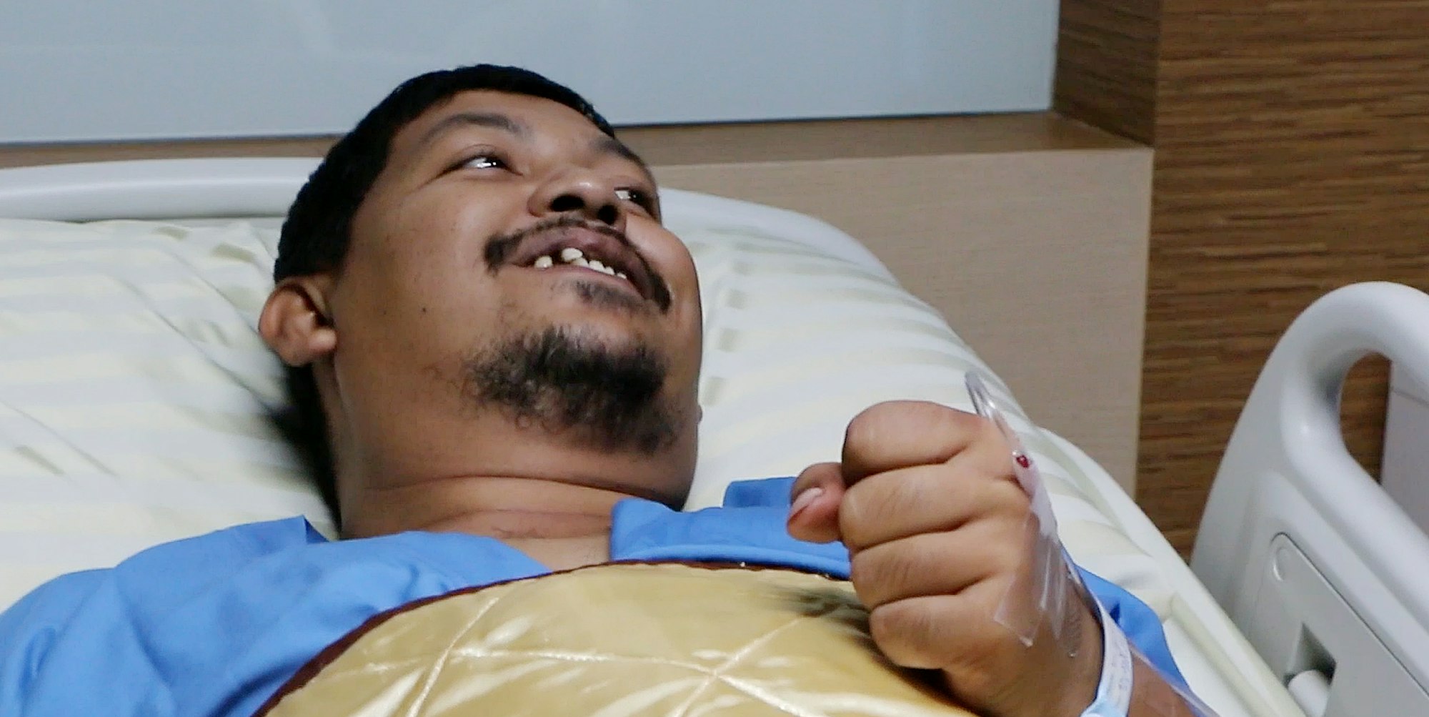 Python beißt in Penis