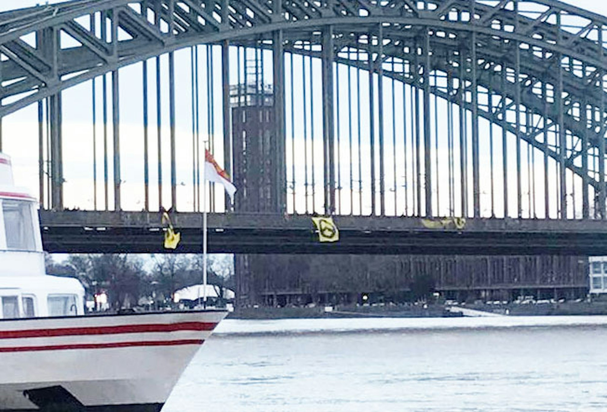 transparent_koeln_bruecke