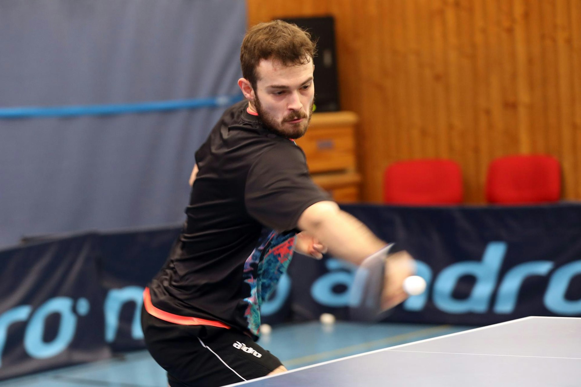 Sam Walker grüner Tisch (2)