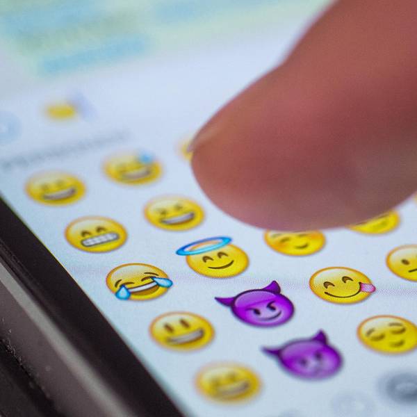 Emojis Handy dpa Symbolbild