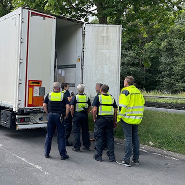 Polizei Lkw Sprengstoff