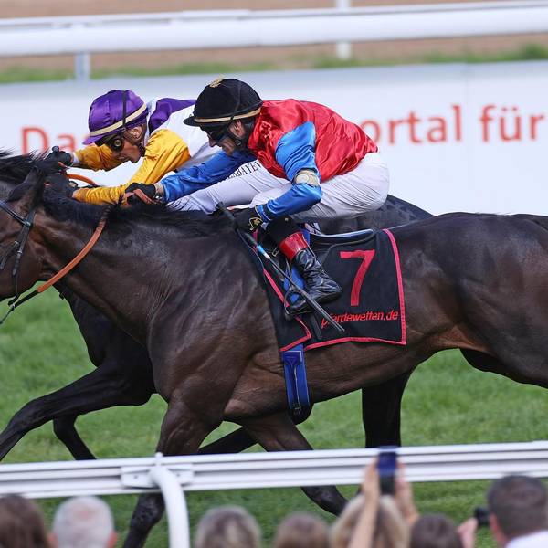 Sammarco (Jockey Bauyrzhan Murzabayev) Sieger im Sparkasse KölnBonn-Union-Rennen Gr. 2 innen vor So Moonstruck_Marc Rühl