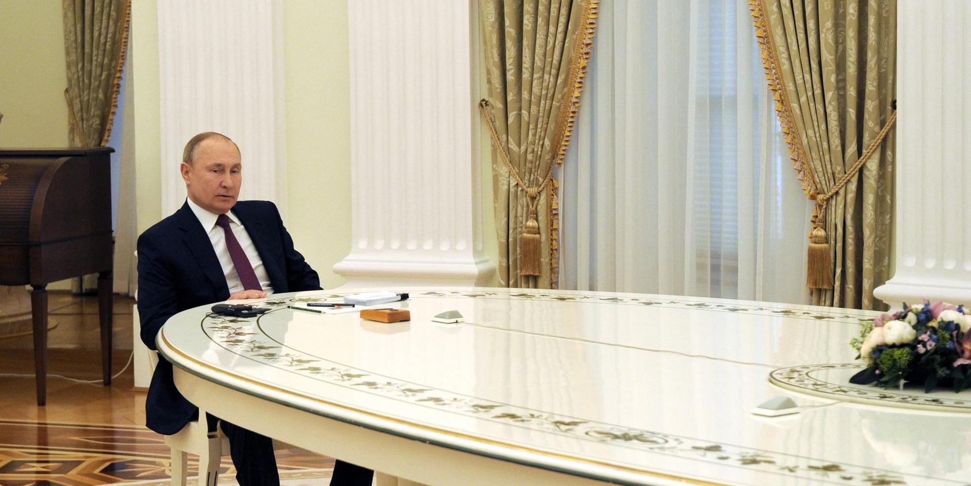 Putin Tisch Diplomatie