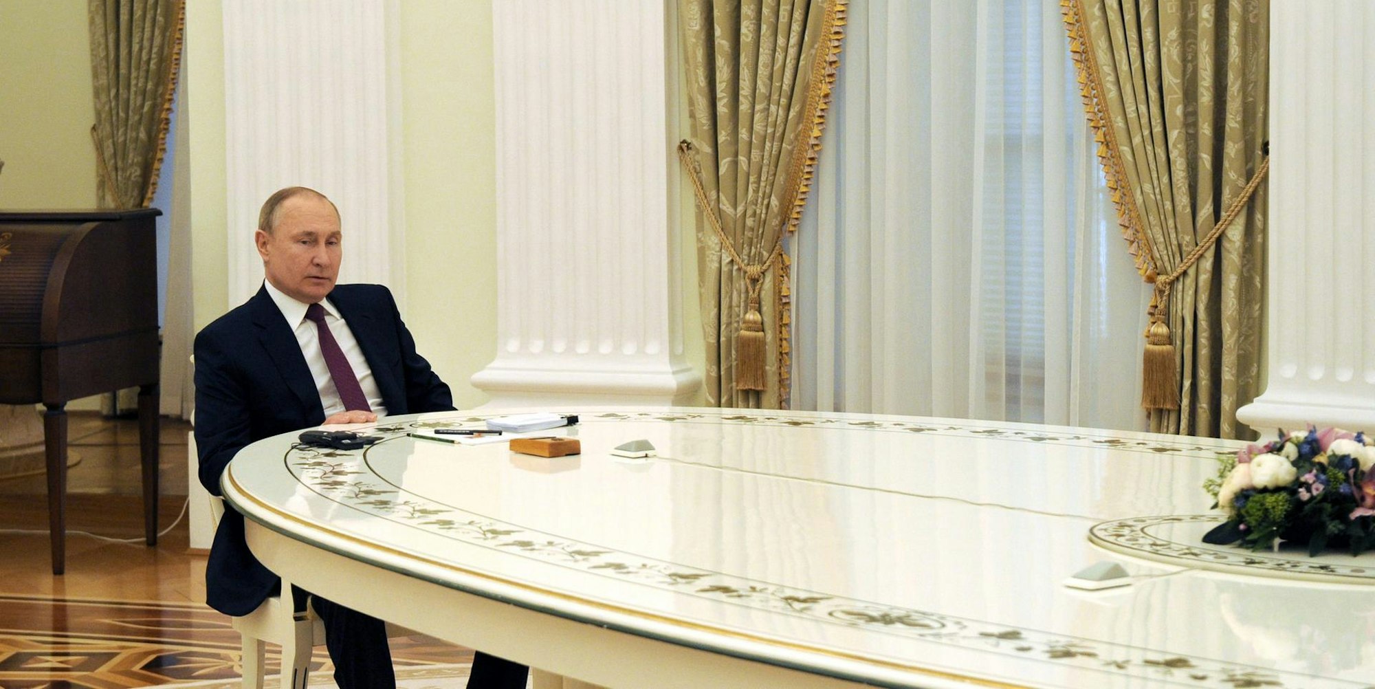 Putin Tisch Diplomatie