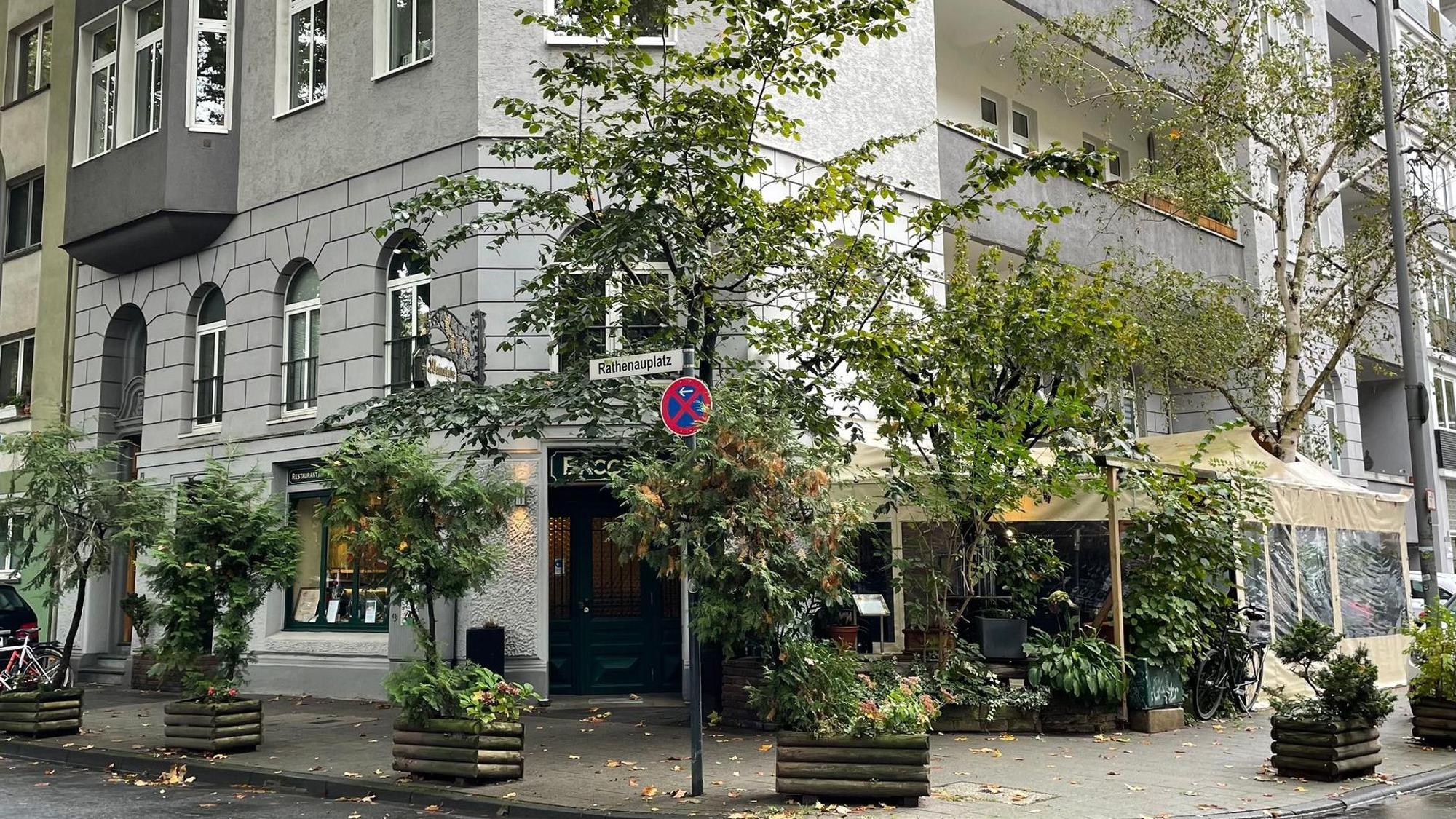 Die Weinstube Bacchus in Köln von außen.