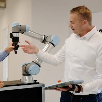 2907-id-engineering-cobots-031