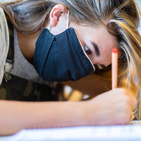 Maske in Schule