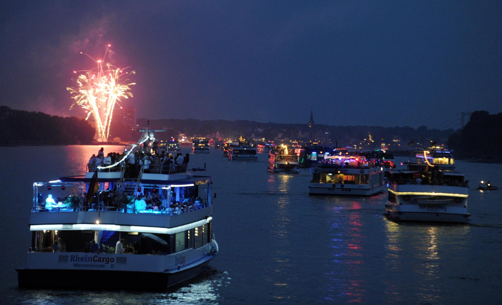Kölner Lichter vom Schiff aus