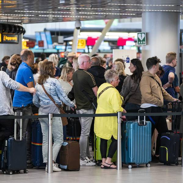 Flughafen DÜS Schlange 200622