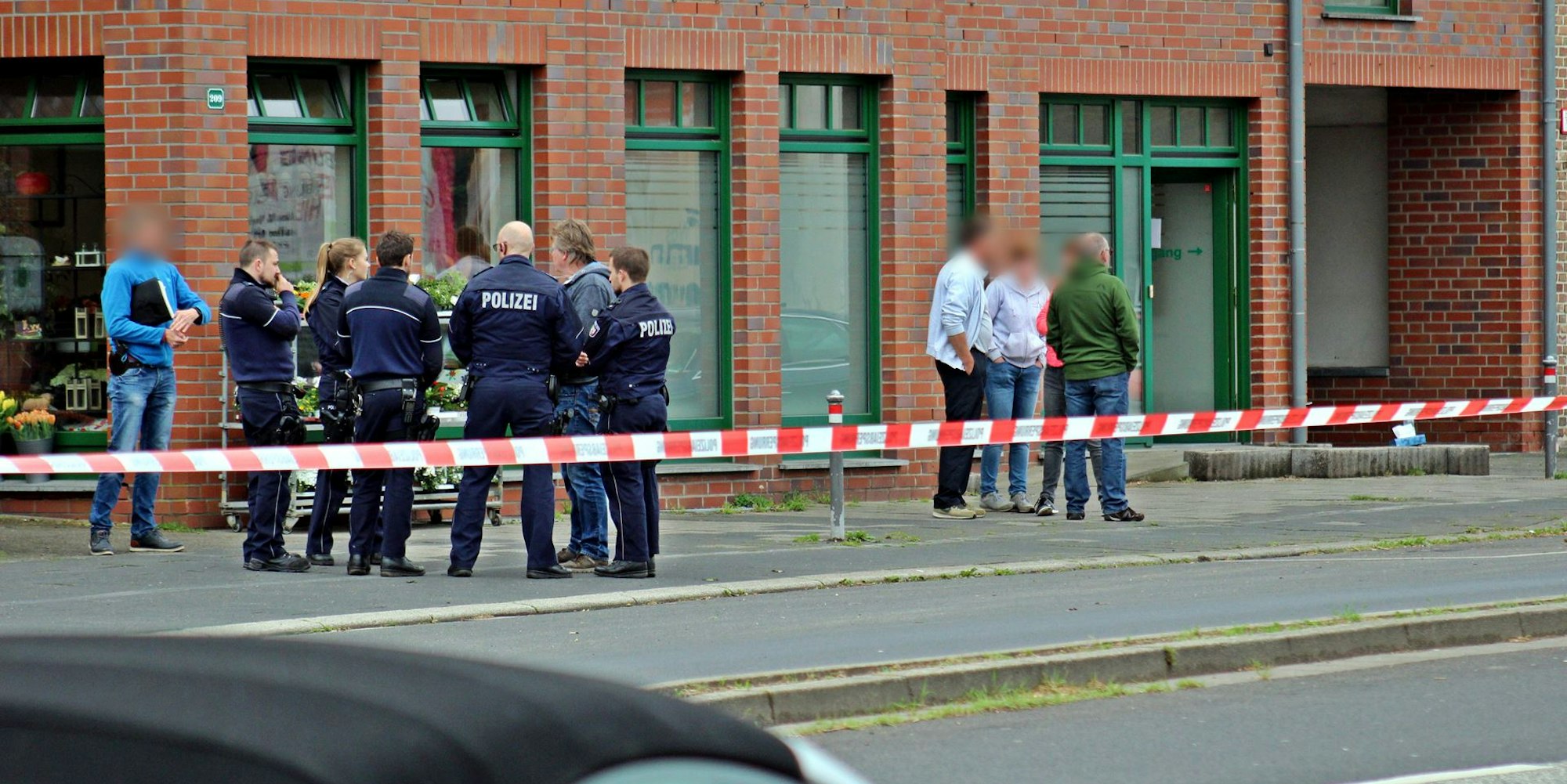 Schüsse Neuss Frau tot 260419