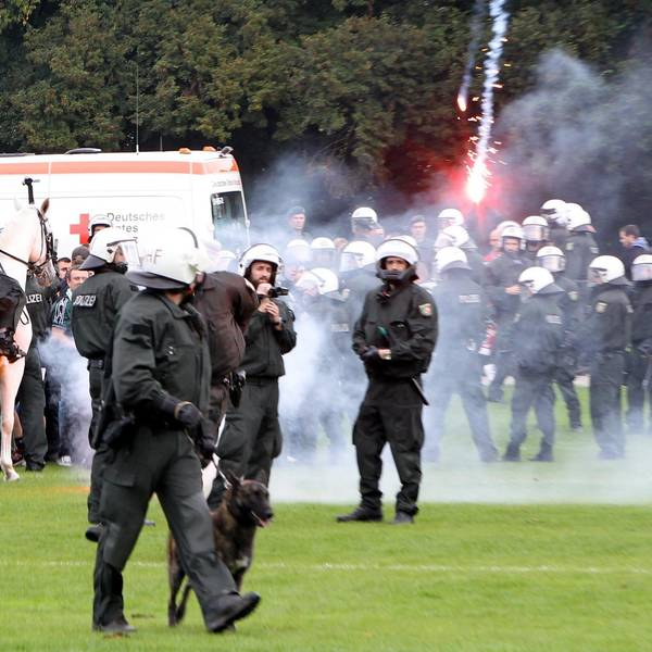Polizeieinsatz Fußball Symbol