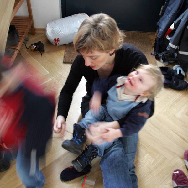 Mutter und Kinder in der Morgenhektik