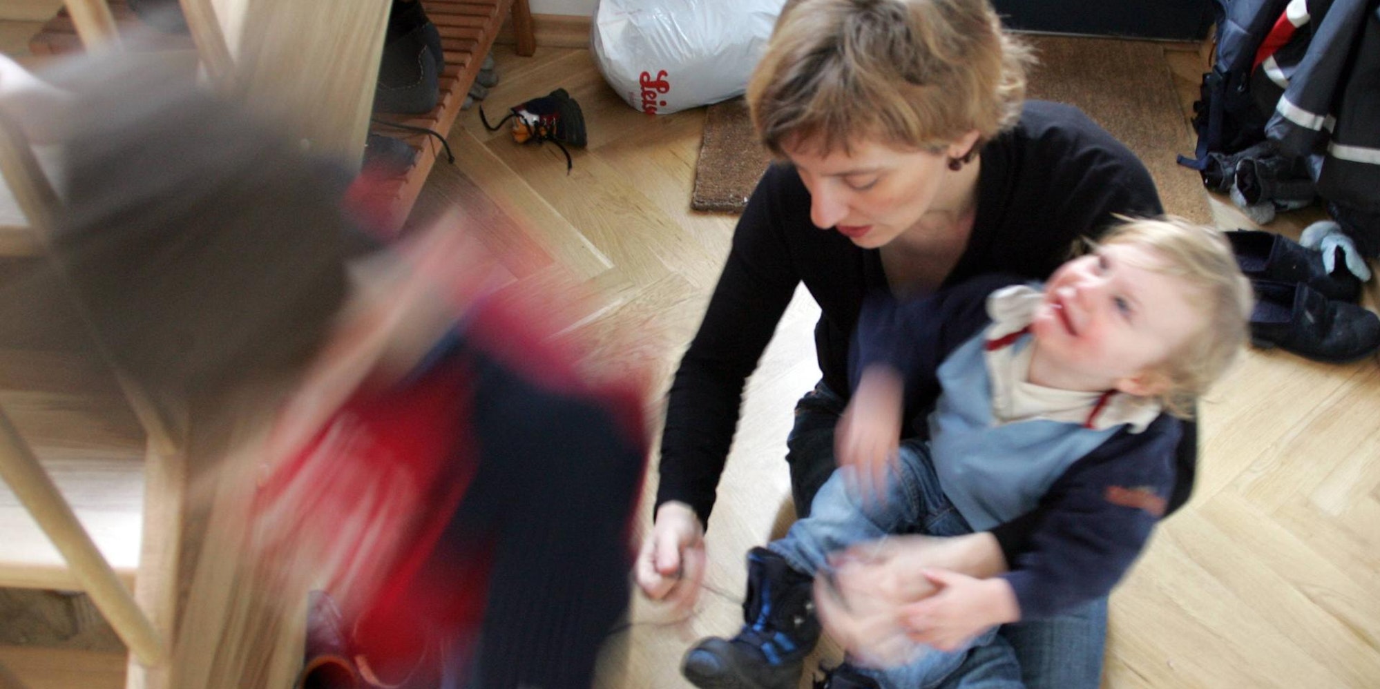 Mutter und Kinder in der Morgenhektik