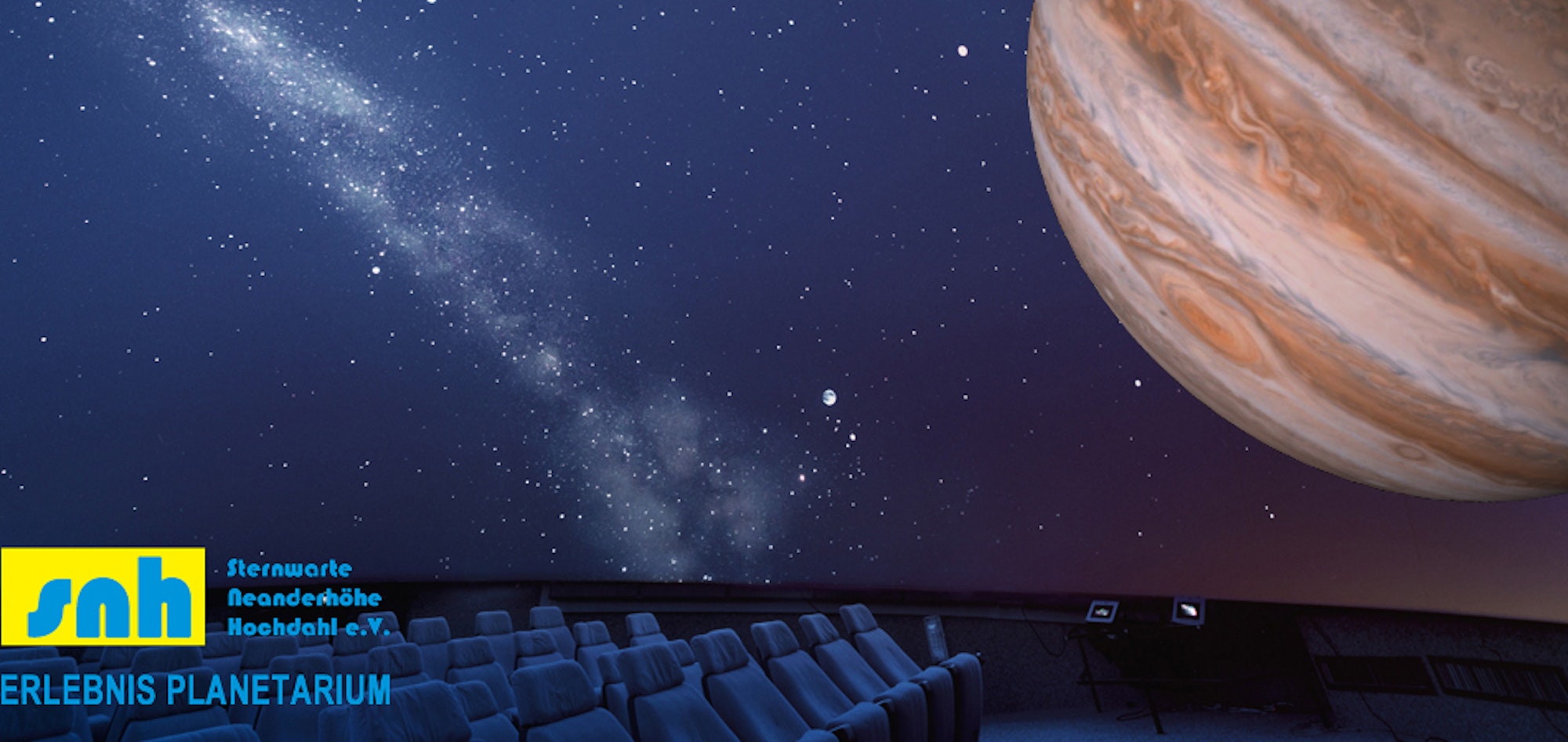 Planetarium erkrath von innen mit logo