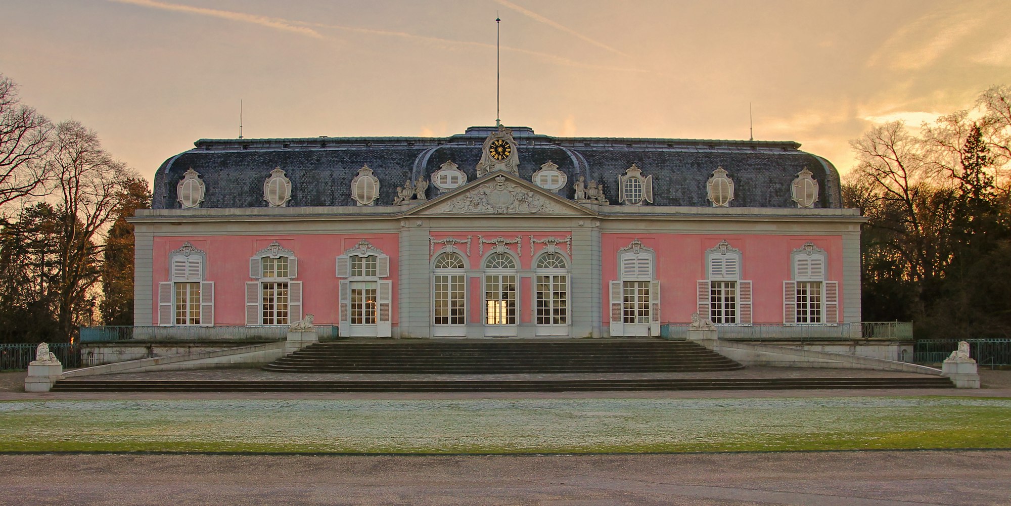 Schloss_Benrath_Jan2012 A Savin